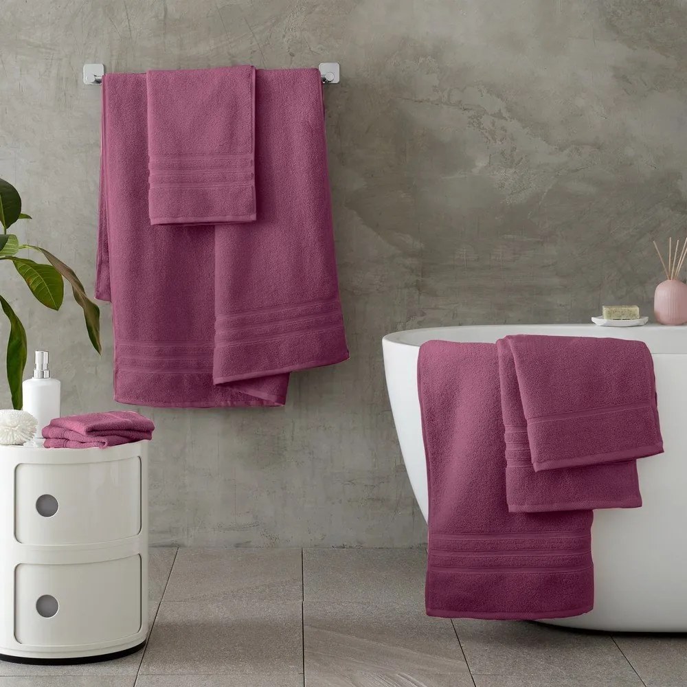 Ciemnoróżowy bawełniany ręcznik kąpielowy frotte 70x120 cm Zero Twist – Catherine Lansfield