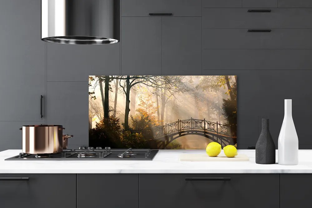 Panel Szklany do Kuchni Drewniany Mostek w Lesie