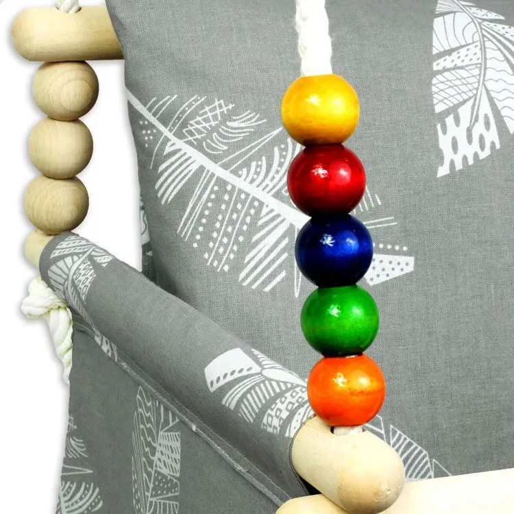 Szara huśtawka kubełkowa dla dzieci w piórka C6-E39