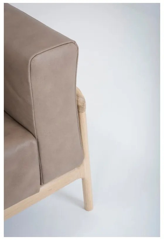 Jasnobrązowa sofa z bawolej skóry z konstrukcją z litego drewna dębowego Gazzda Fawn, 240 cm