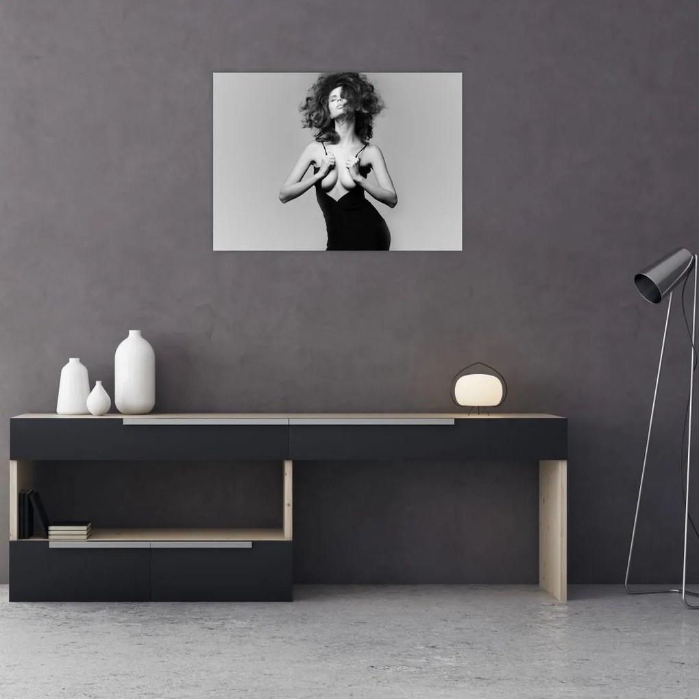 Obraz na szkle kobiety w czarnej sukience (70x50 cm)