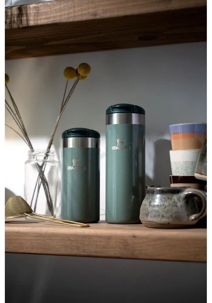 Zielony kubek termiczny ze stali nierdzewnej 470 ml AeroLight™ Transit Hammer Tone Green – Stanley