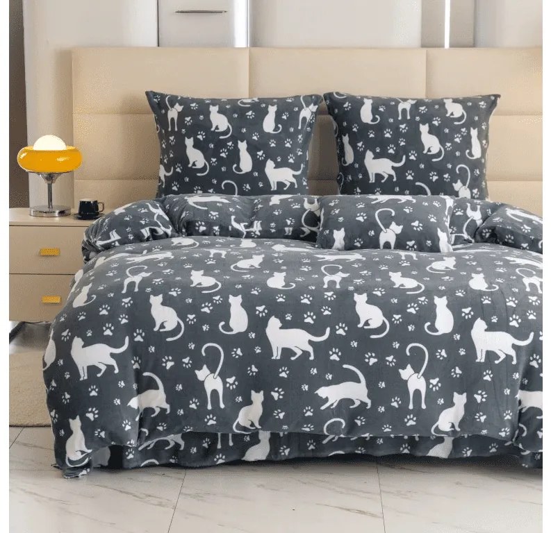 PrzytulneMieszkanie.pl PrzytulneMieszkanie.pl Pościel z mikropluszu BIAŁE KOTY szare Rozmiar pościeli: 2 szt 70 x 90 cm | 200 x 220 cm