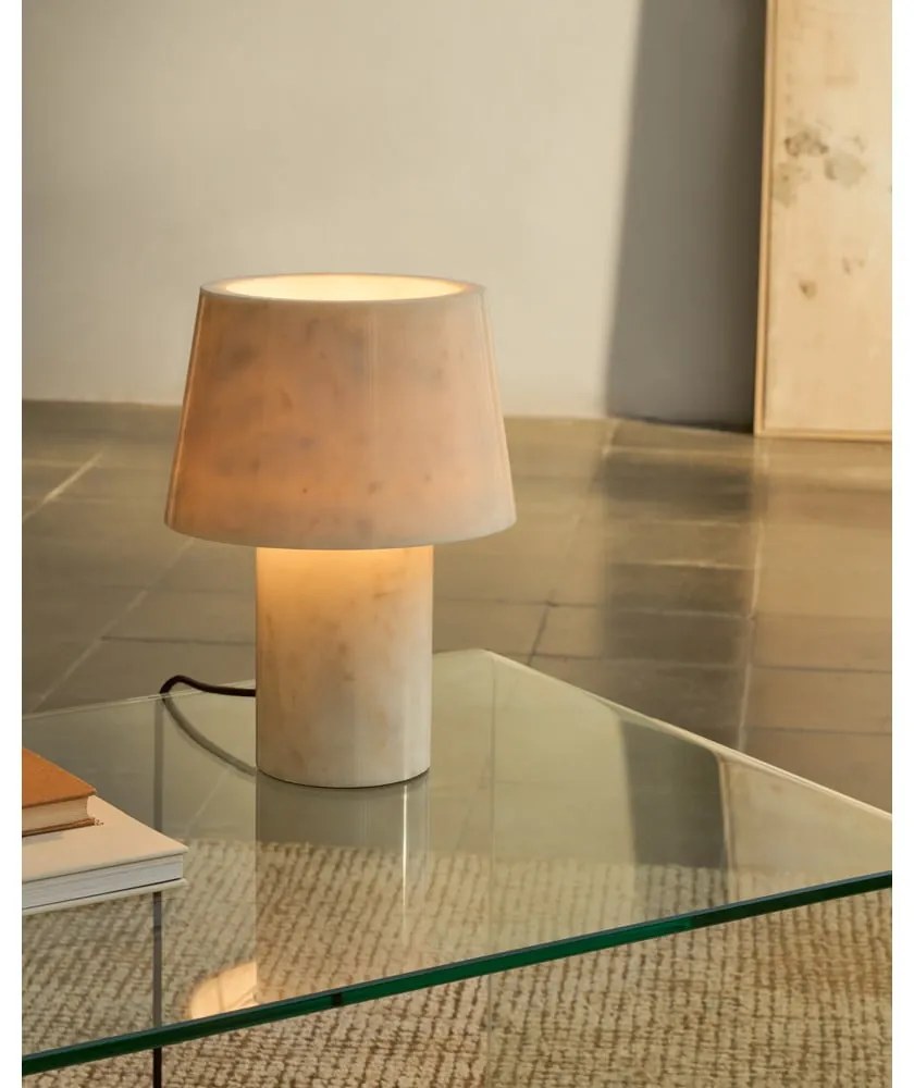 Marmurowa lampa stołowa w kolorze kości słoniowej z marmurowym kloszem (wysokość 27 cm) Alaro – Kave Home