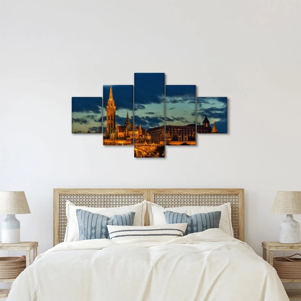 Obraz oświetlonego budynku (125x70 cm)