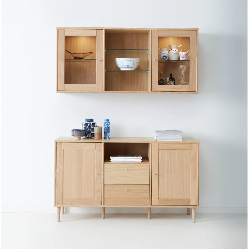 Naturalna wisząca witryna w dekorze dębu z oświetleniem 133x61 cm Mistral – Hammel Furniture