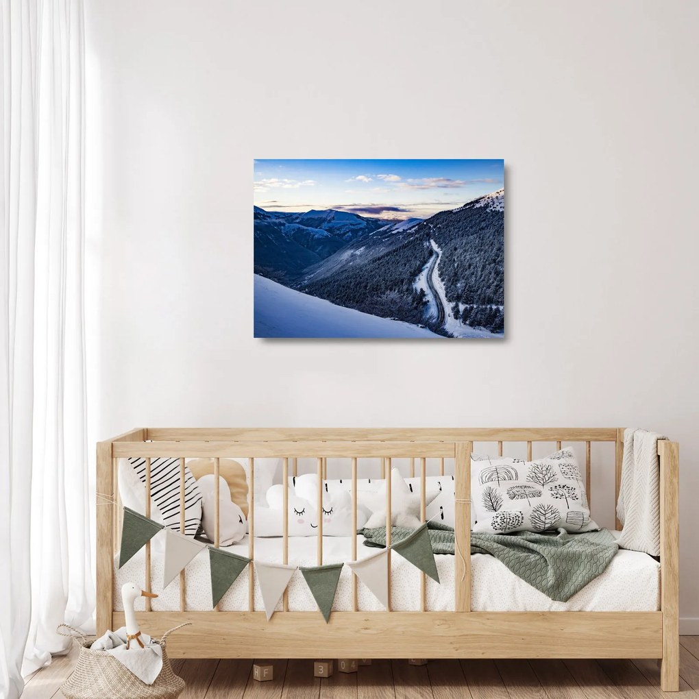 Obraz na szkle ośnieżonego stoku (70x50 cm)
