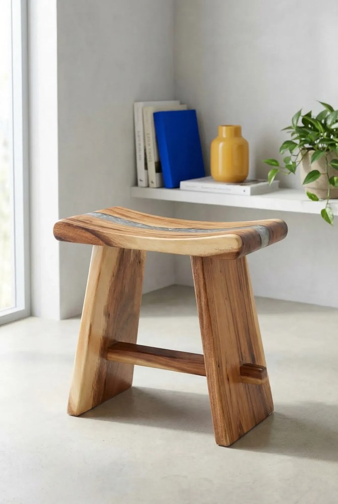 Elegancki stołek ozdobiony poliżywicą P2-B38