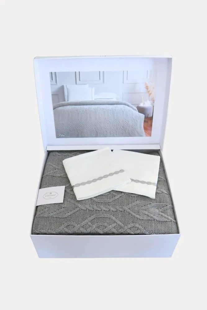 Wełniana narzuta na łóżko PETRA w opakowaniu prezentowym z poduszkami Szary Zestaw na łóżko dwuosobowe