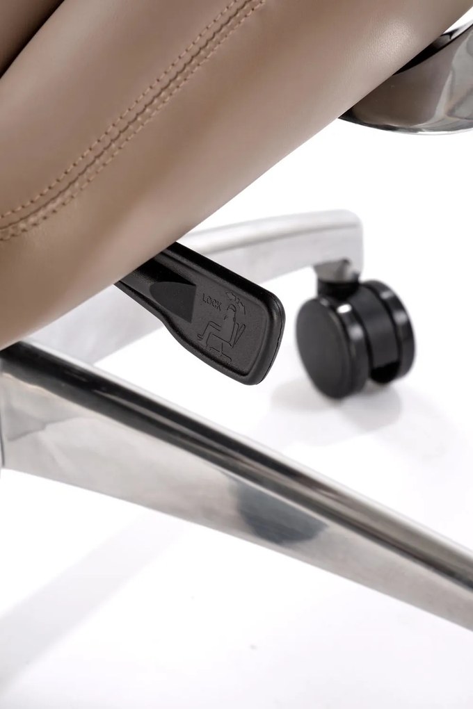 Ciemno-beżowy fotel gabinetowy Darwin Halmar