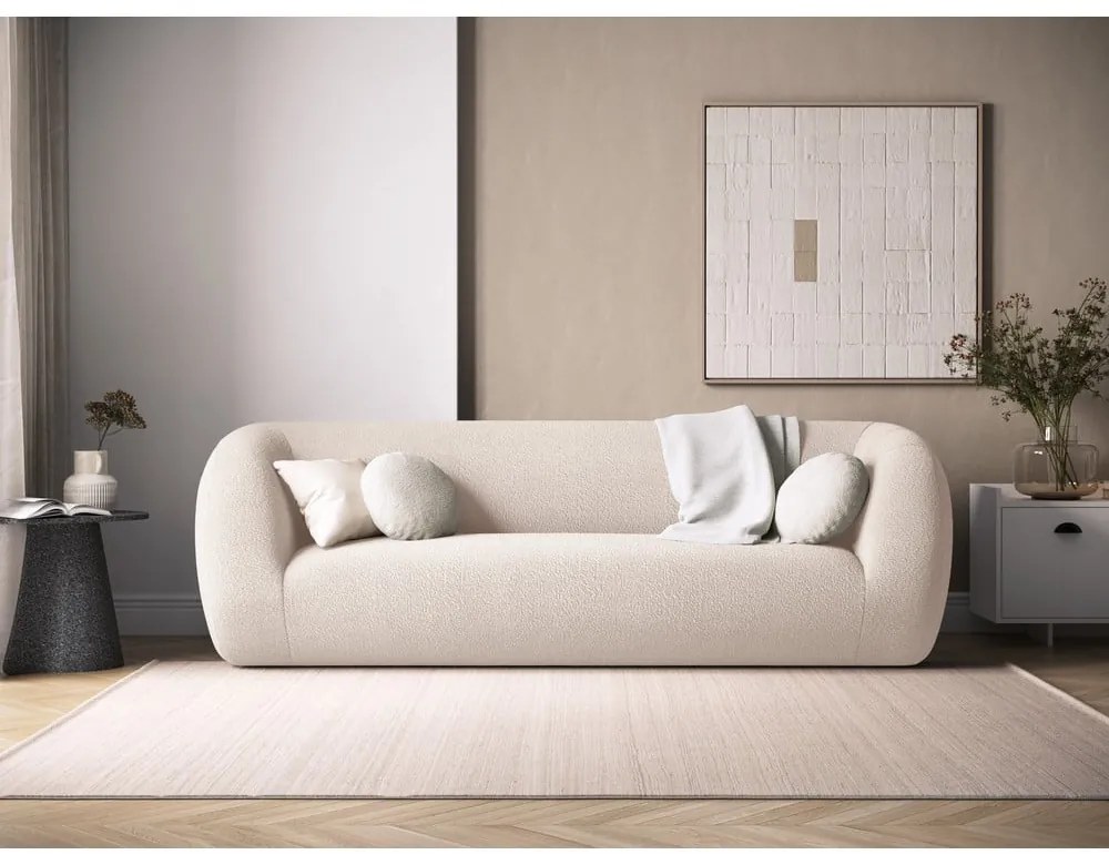 Kremowa sofa z materiału bouclé 230 cm Essen – Cosmopolitan Design