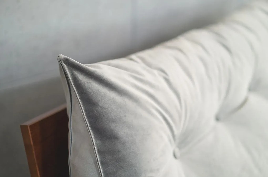 Poduszka na zagłówek PILLOW CHIC VELVET 180 szara SKANDICA