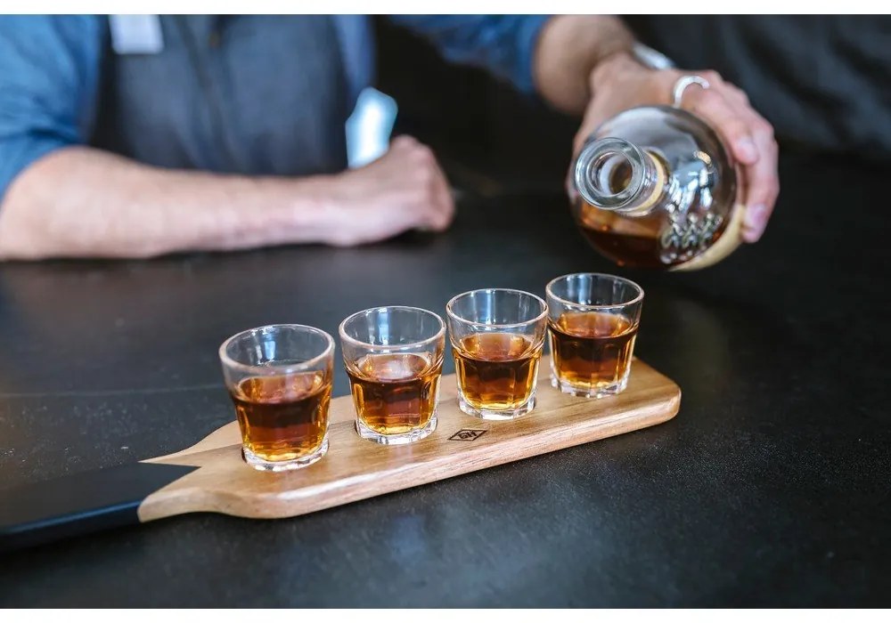 Drewniana deska do serwowania z 4 kieliszkami Gentlemen's Houseware