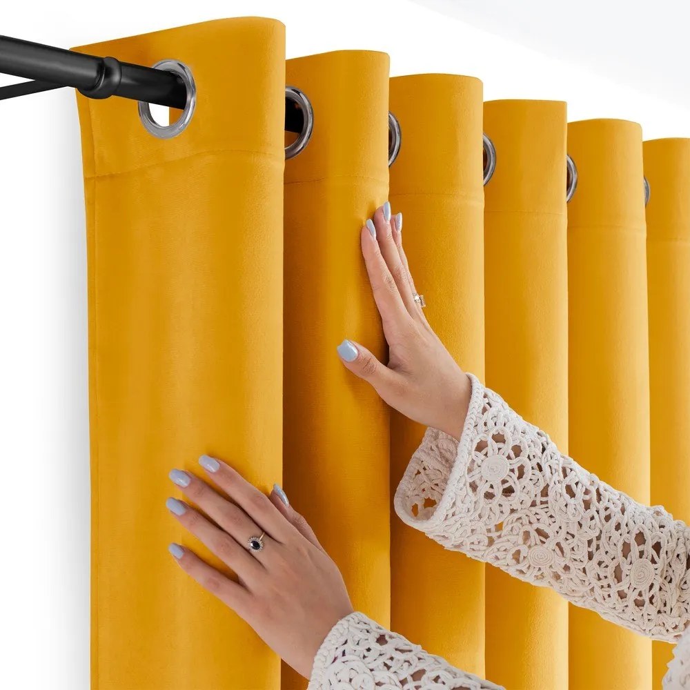 Musztardowa aksamitna zasłona częściowo zaciemniająca (dimout) 400x175 cm Velto – Filumi