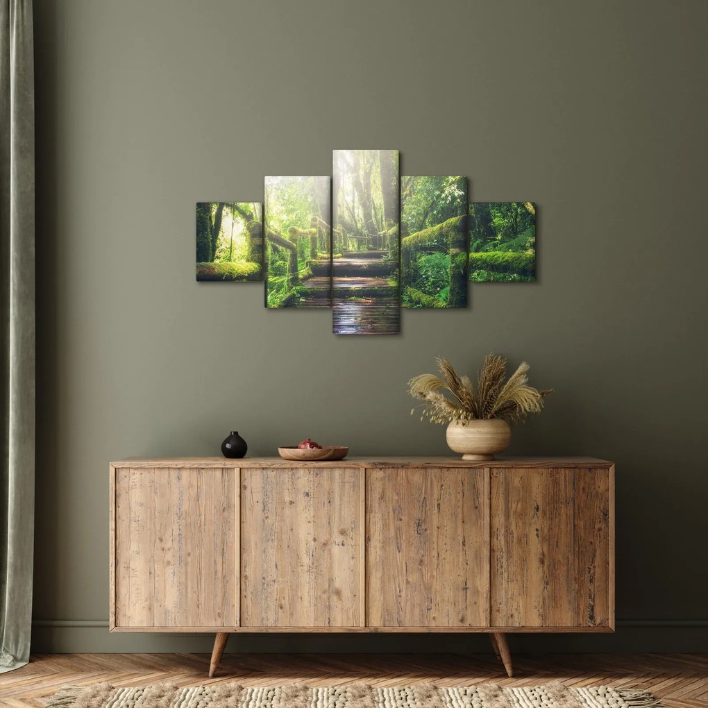 Obraz - drewniane schody w lesie (125x70 cm)