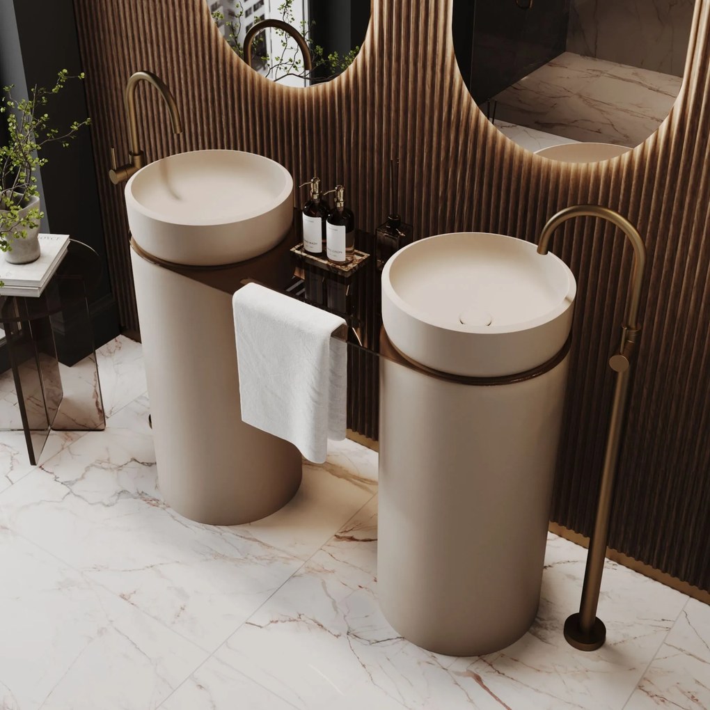 Dwie umywalki z konglomeratu wolnostojące 85 x 40 cm RONA połączone półką szklaną z otworem na ręcznik | Różne kolory półki : Kolor szklanej półki - Czarny, Kolor umywalki RONA - Beż matowy, Podłączenie syfonu - Do podłogi