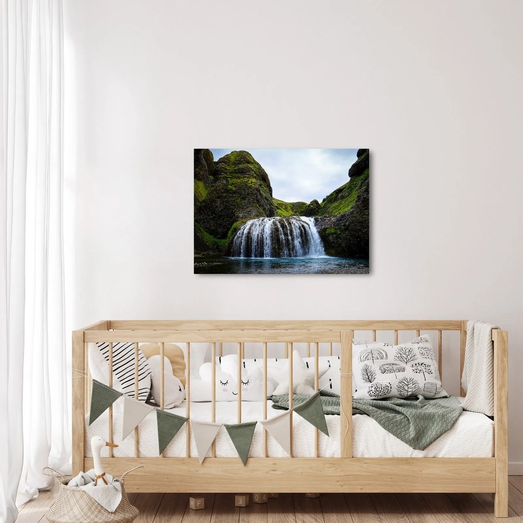 Obraz klifu z wodospadem (70x50 cm)