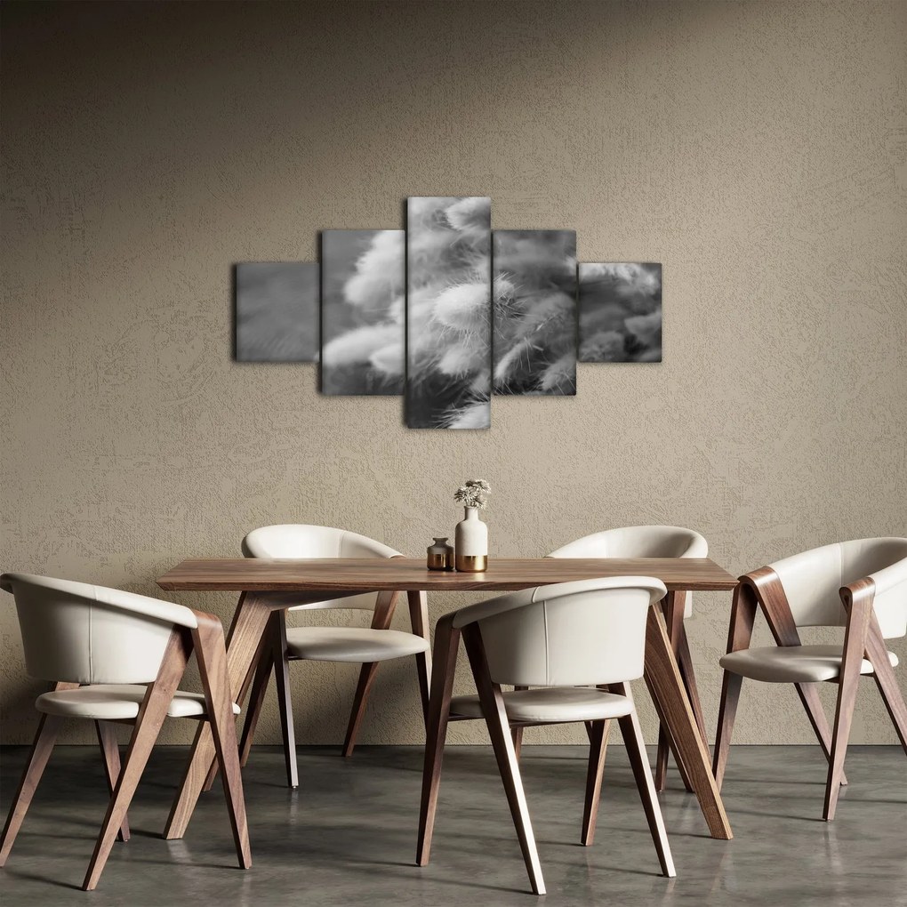 Obraz - trawa z króliczym ogonkiem na stole (125x70 cm)