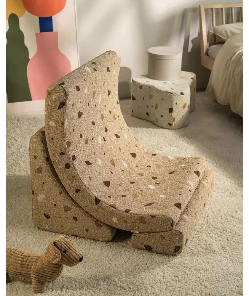 Jasnobrązowy fotel dziecięcy z materiału bouclé/z tkaniny szenilowej Terrazzo Moon – Wigiwama