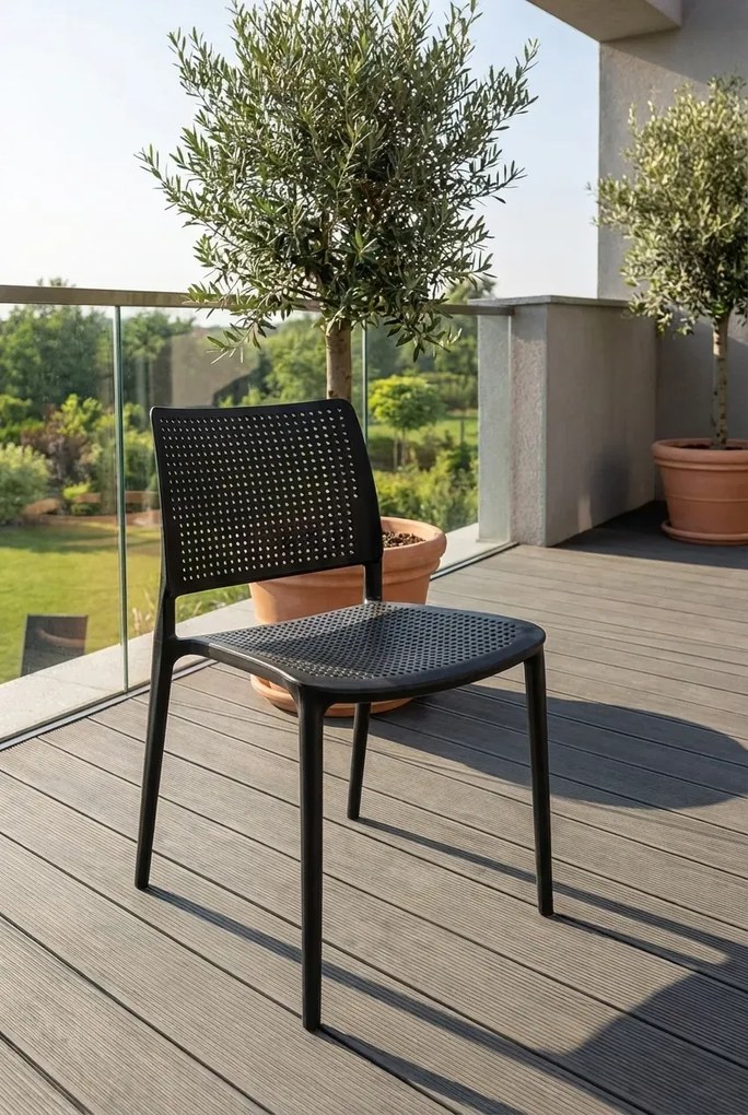Czarne ażurowe krzesło sztaplowane do ogrodu Z2-F00