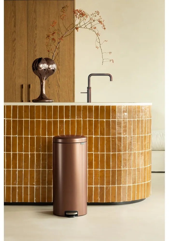 Stalowy kosz na śmieci z pedałem w kolorze brązu 30 l NewIcon – Brabantia