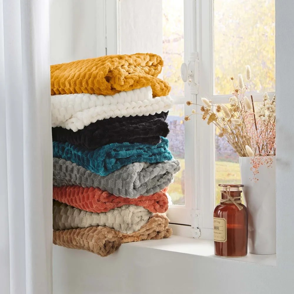 Kremowy koc z mikfroflaneli 125x150 cm Mini Frosty – douceur d'intérieur
