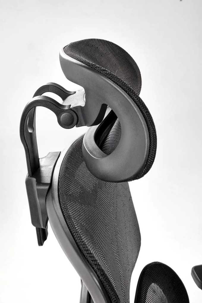 Fotel biurowy z regulacjami Astral Halmar, zgodny z normą BHP