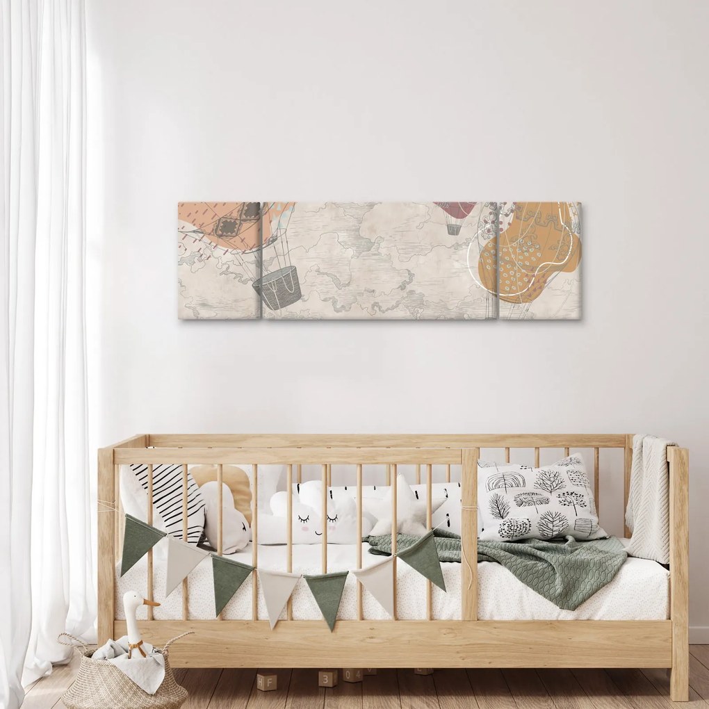 Obraz - Balony nad miastem, ciepłe odcienie (170x50 cm)