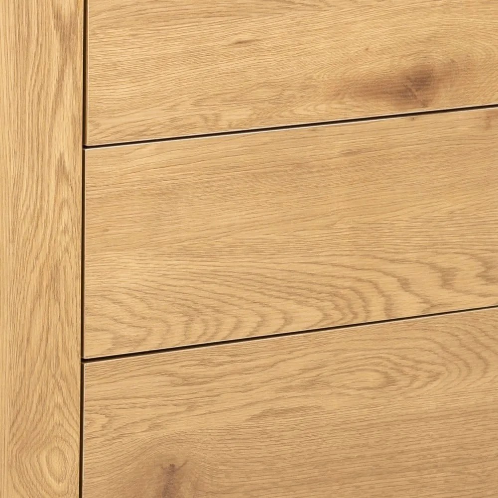 Czarno-naturalna niska komoda w dekorze dębu 120x82 cm Seaford – Actona