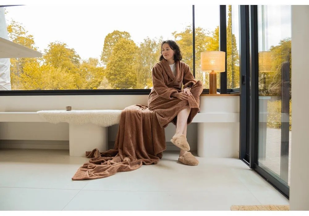 Brązowy koc z mikropluszu 150x200 cm Pippa – Tiseco Home Studio