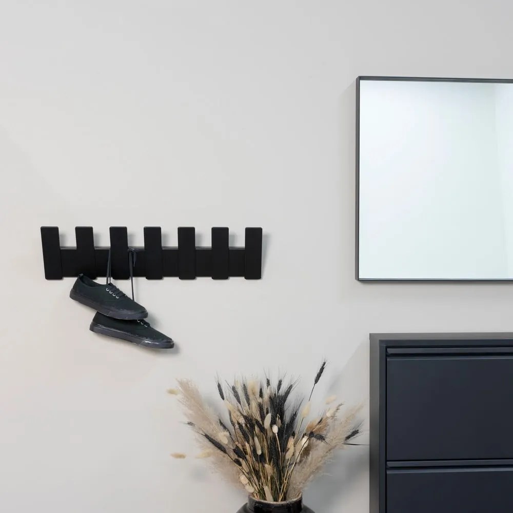 Czarny metalowy wieszak ścienny 64 cm Angle – Spinder Design