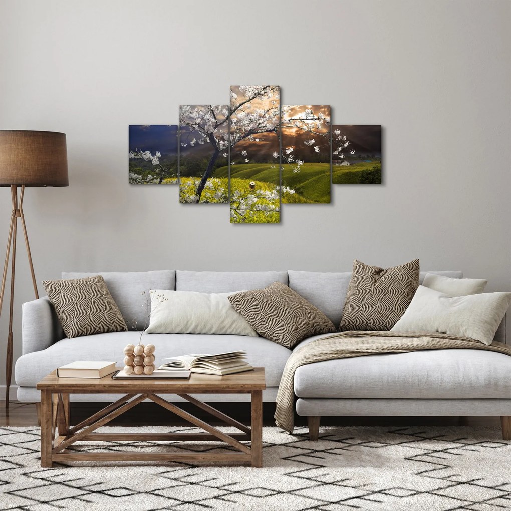 Obraz - Kwitnące drzewo w krajobrazie (125x70 cm)
