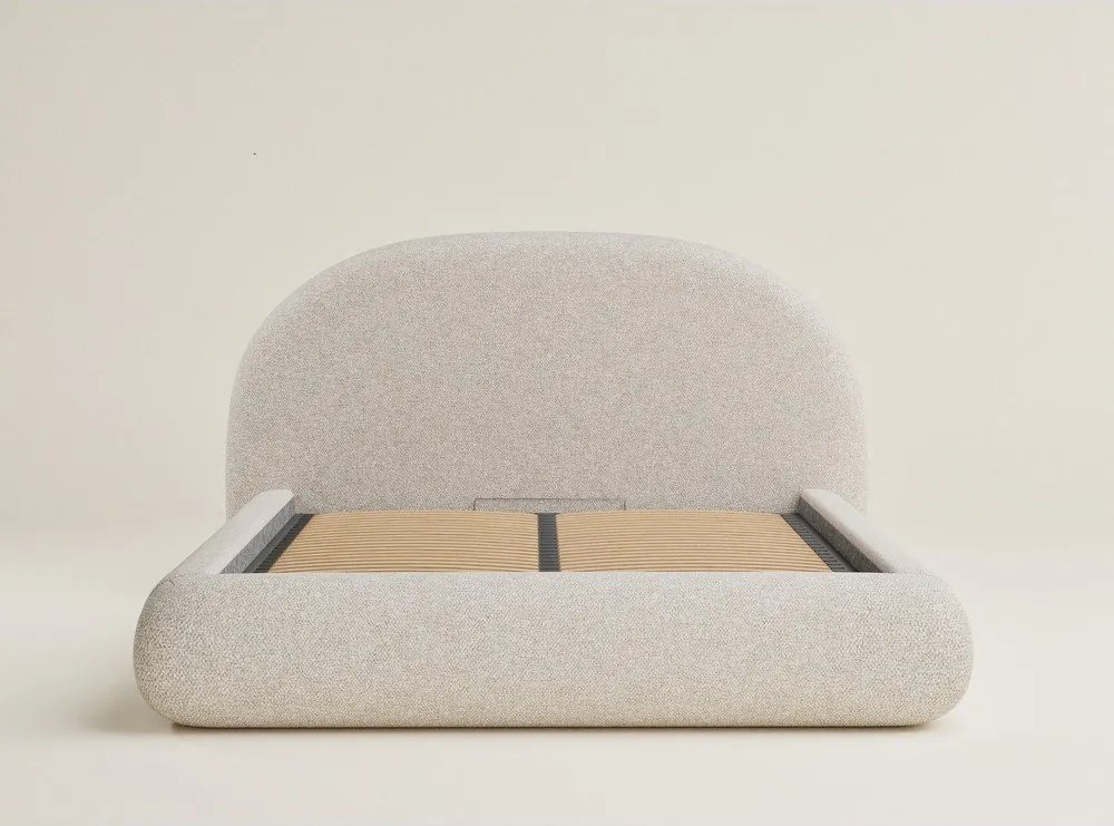 Kremowe tapicerowane łóżko dwuosobowe ze schowkiem i stelażem 140x200 cm Maumere – Maison de Rêve