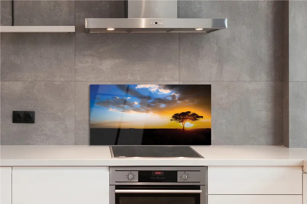 Panel szklany do Kuchni Samotne Drzewo pod Chmurami