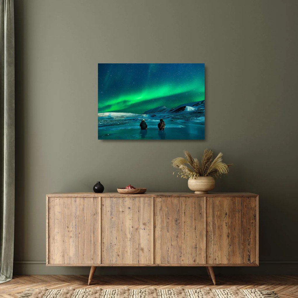 Obraz na szkle ludzi w pobliżu zorzy polarnej (70x50 cm)