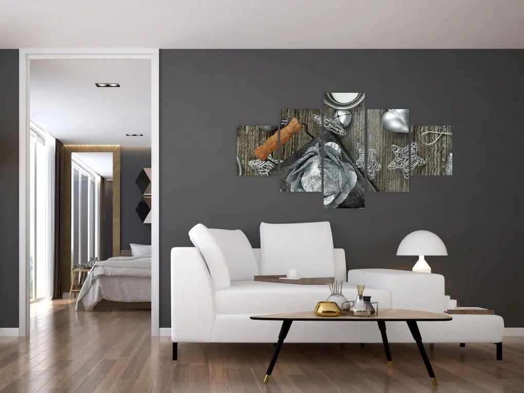 Obraz - srebrne ozdoby świąteczne (125x70 cm)