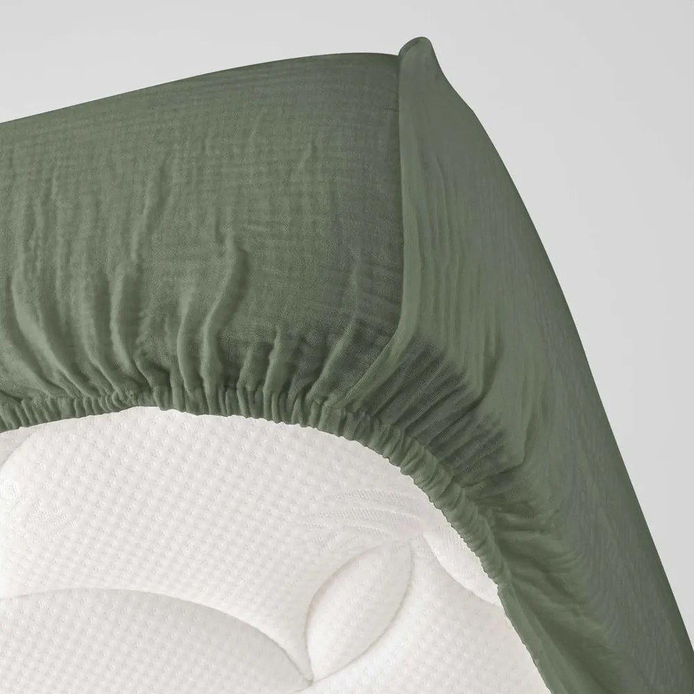 Prześcieradło muślinowe z gumką w kolorze khaki 140x190 cm Angelia – douceur d'intérieur