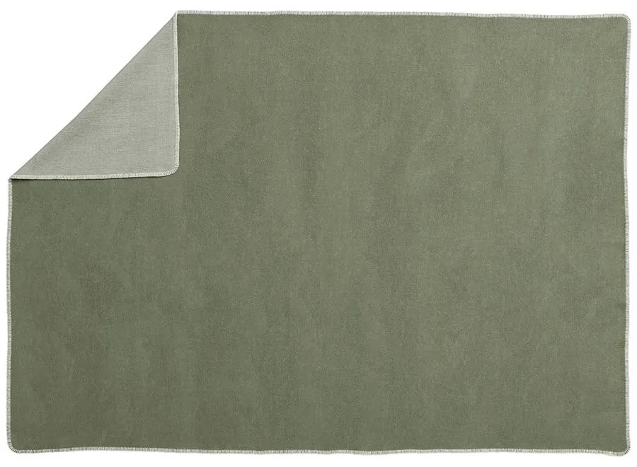 Zielony koc z mieszanki wełny 140x200 cm Ylva Pine – Pappelina