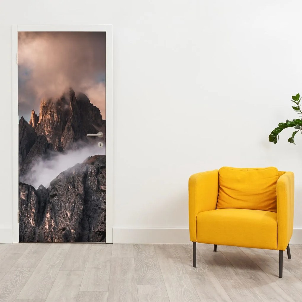 Fototapeta na drzwi - Włoskie Dolomity ukryte we mgle (95x205cm)