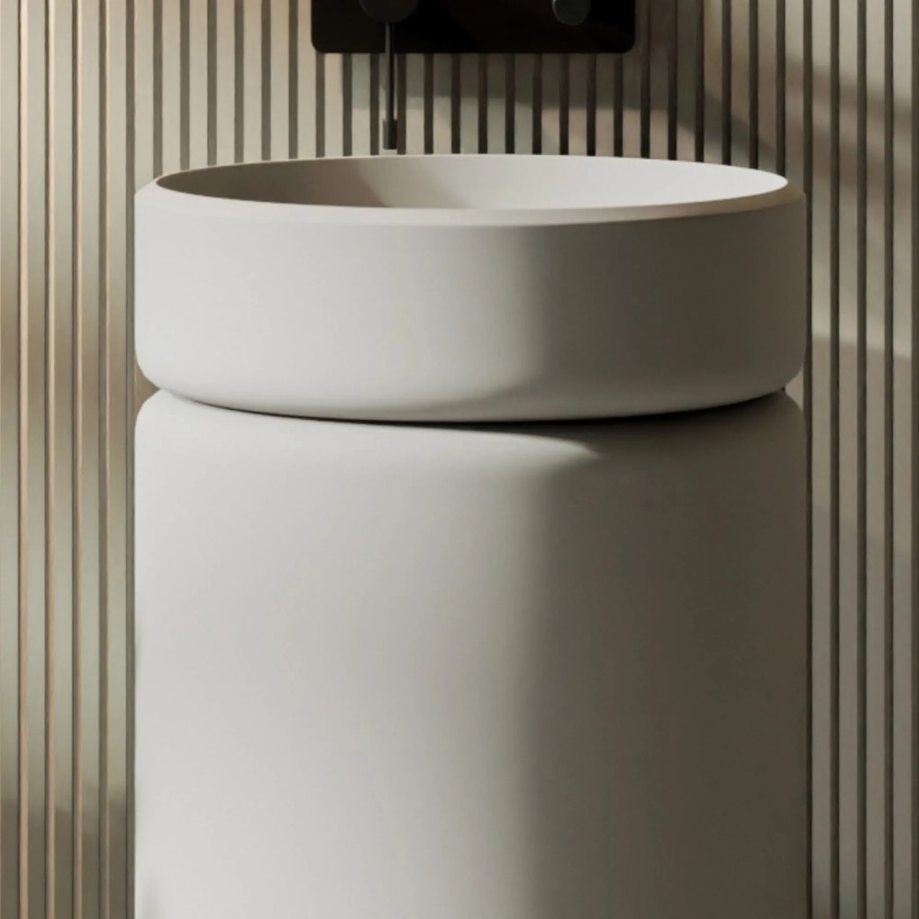 Umywalka z konglomeratu wolnostojąca okrągła szara matowa 85 x 40 cm RONA Grey Matt : Podłączenie syfonu - Do ściany