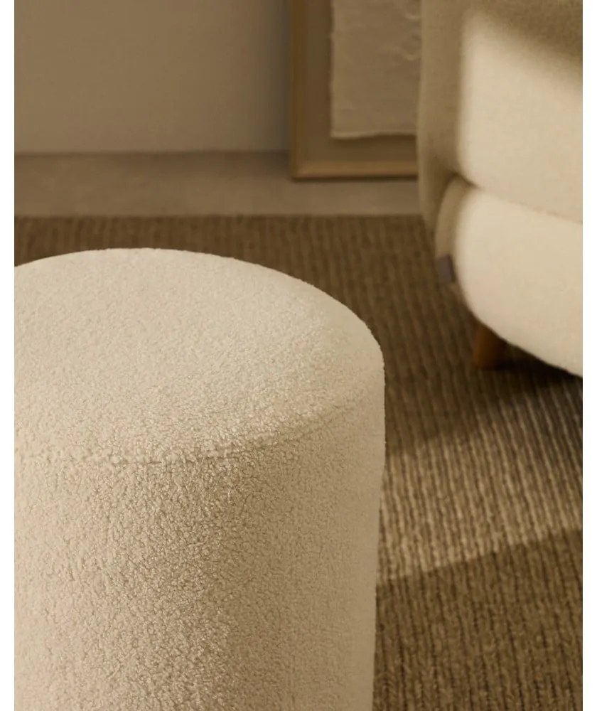 Kremowy puf z materiału bouclé Kaeli – Kave Home