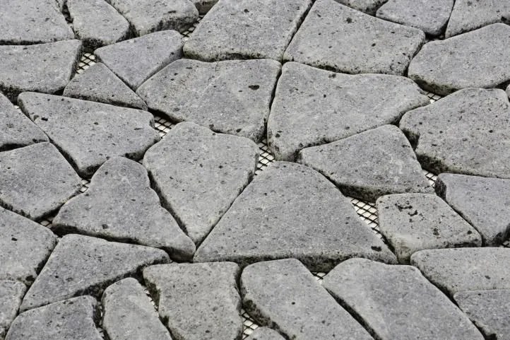 Mozaika kamienna z andezytu Garth na siatce ciemno szara 1 m2