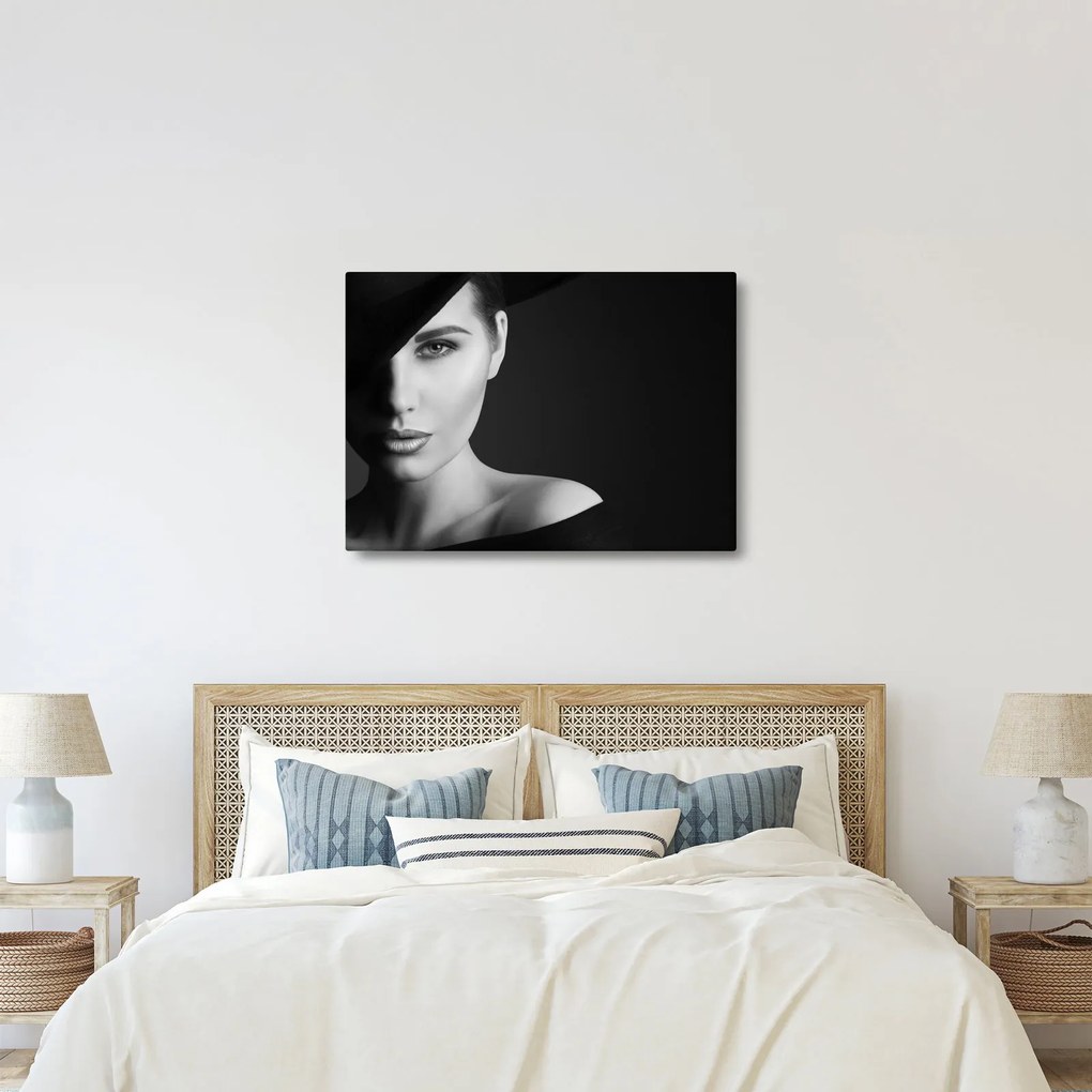 Obraz - Czarno - biały portret kobiety w kapeluszu (70x50 cm)