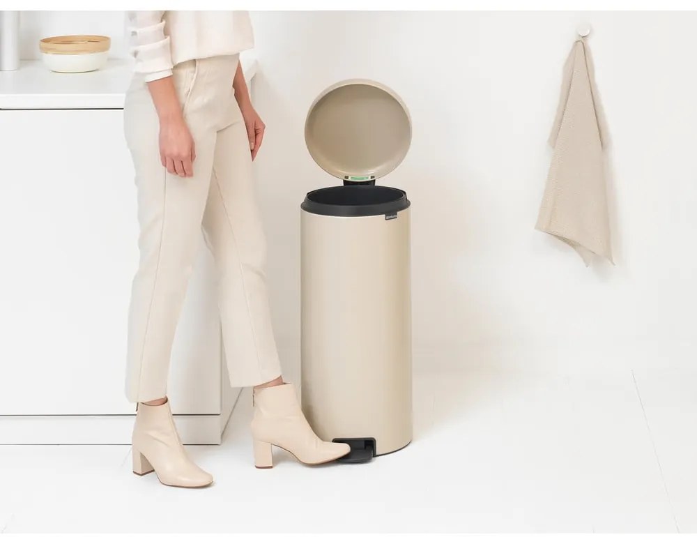 Beżowy stalowy kosz na śmieci z pedałem 30 l NewIcon – Brabantia