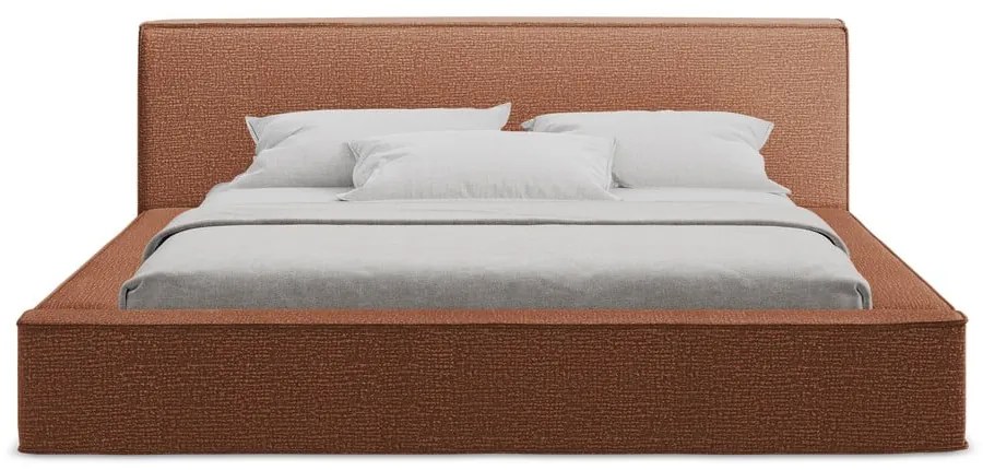 Tapicerowane łóżko dwuosobowe w kolorze terakoty ze schowkiem i stelażem 140x200 cm Noho – Makamii