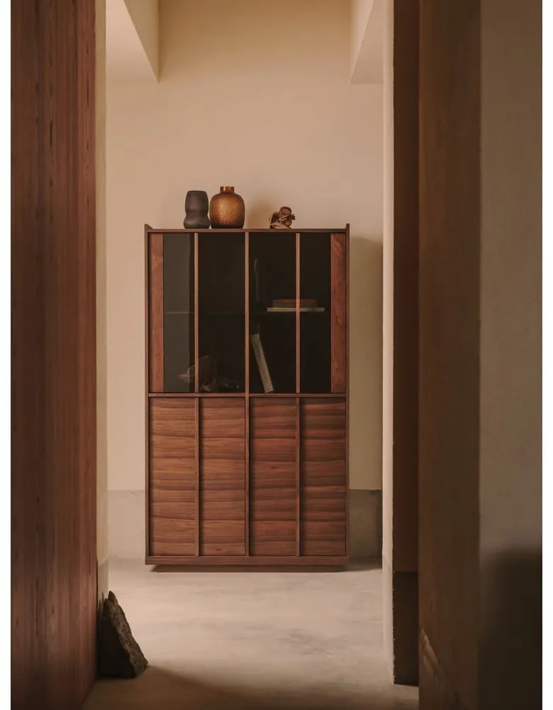 Brązowa witryna w dekorze orzecha 100x170x40 cm Onix – Kave Home