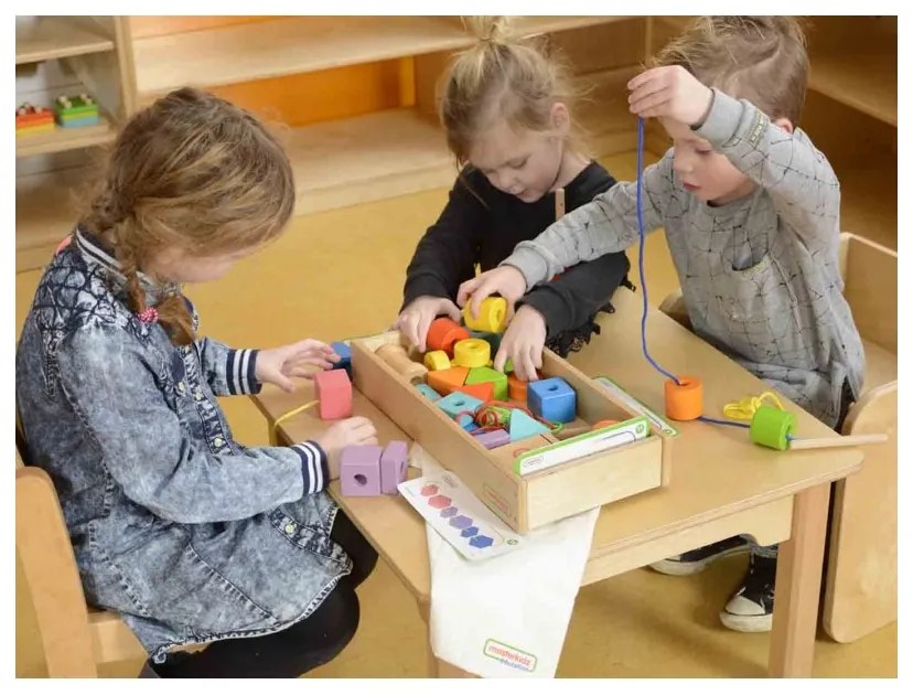 Drewniana sznurowanka duża kolorowa masterkidz (zestaw 2)