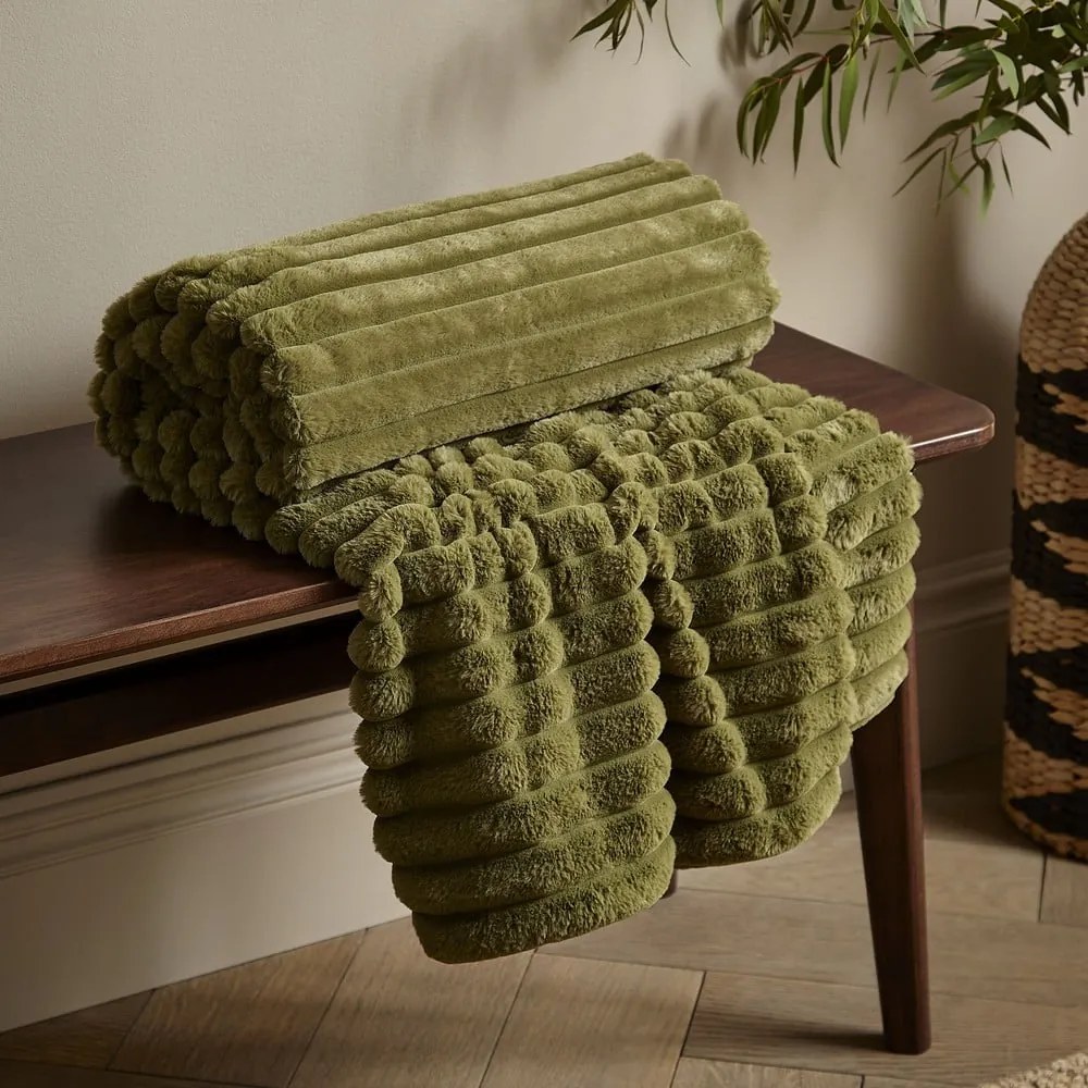 Koc z mikropluszu 130x170 cm Cosy Ribbed – Catherine Lansfield