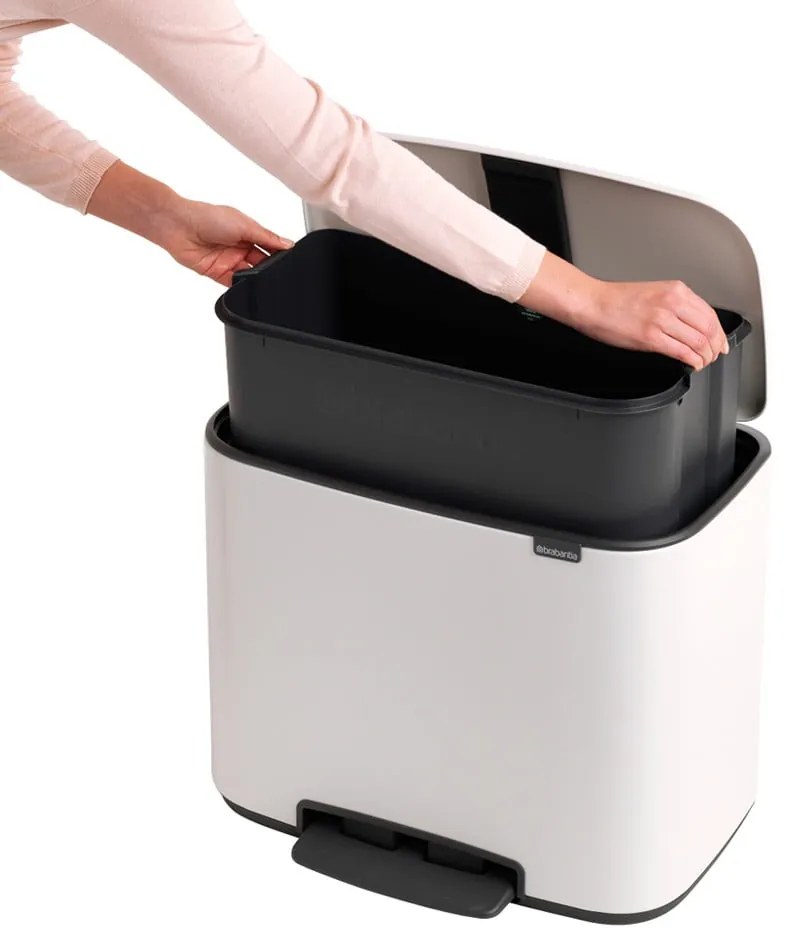 Biały stalowy kosz na śmieci z pedałem 36 l Bo – Brabantia