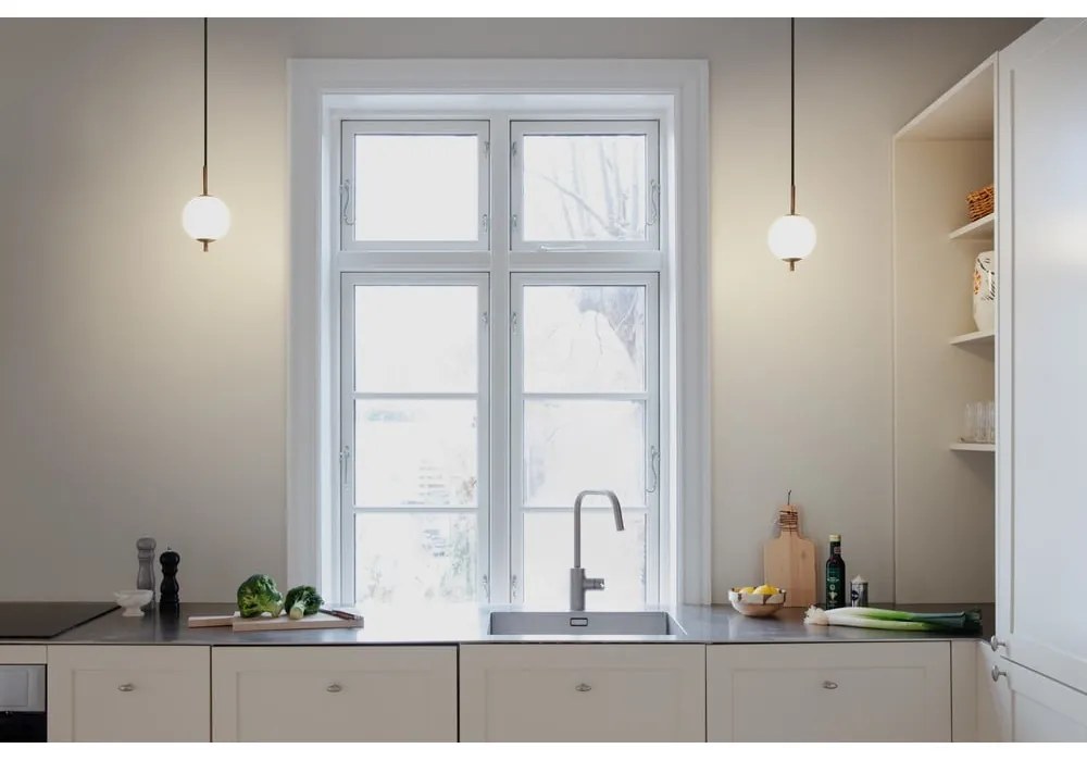 Metalowa lampa wisząca LED w kolorze mosiądzu ze szklanym kloszem ø 12 cm Audrey – UMAGE